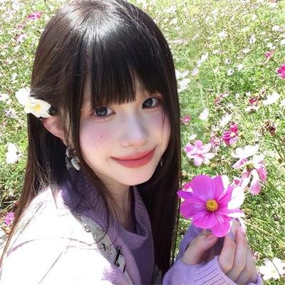 和红色中国人看电视